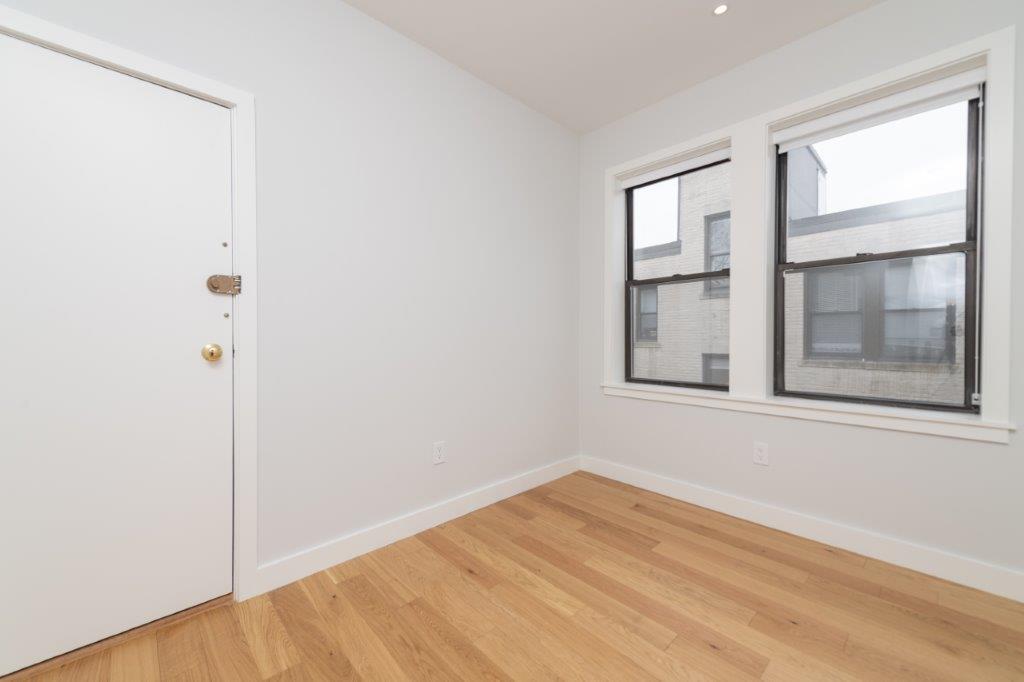 12 Elko St, Oak Square