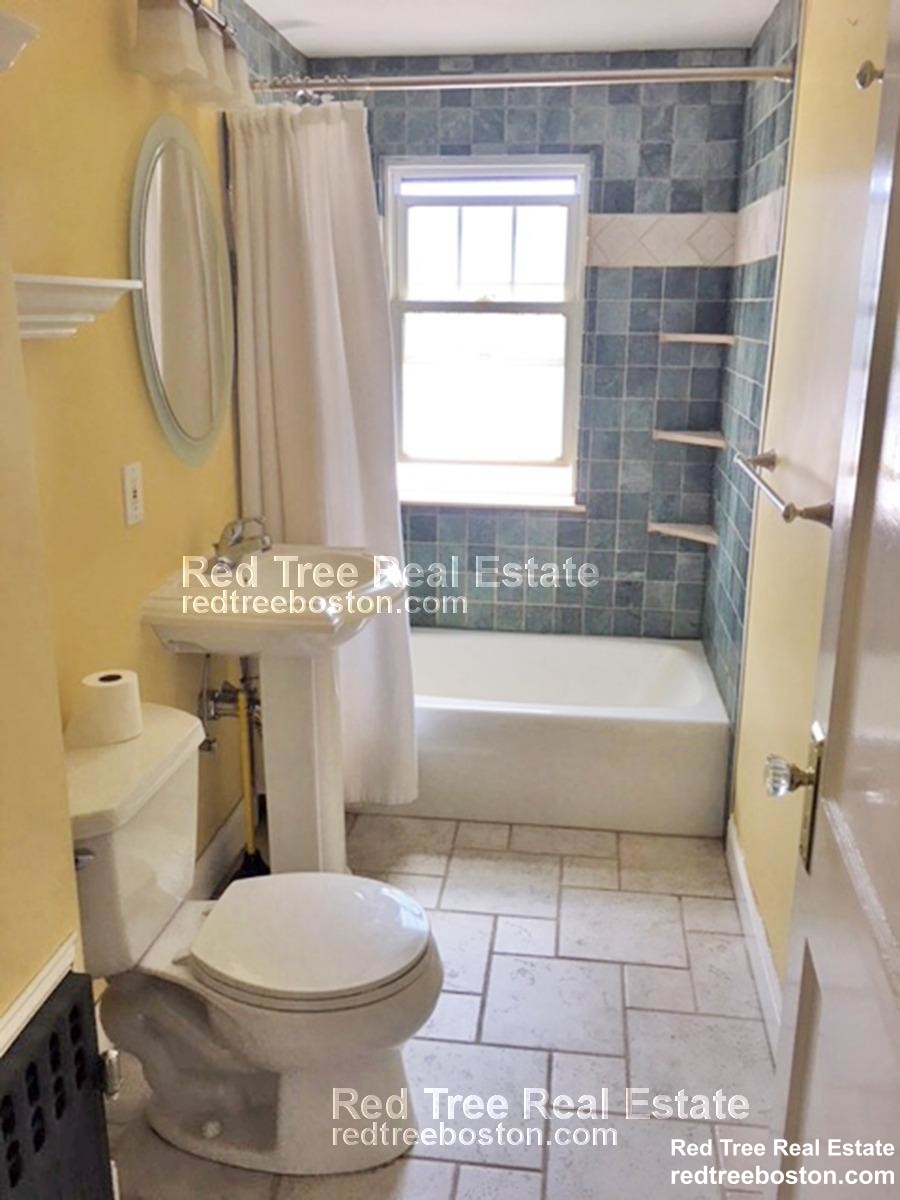 894 Fellsway, Medford