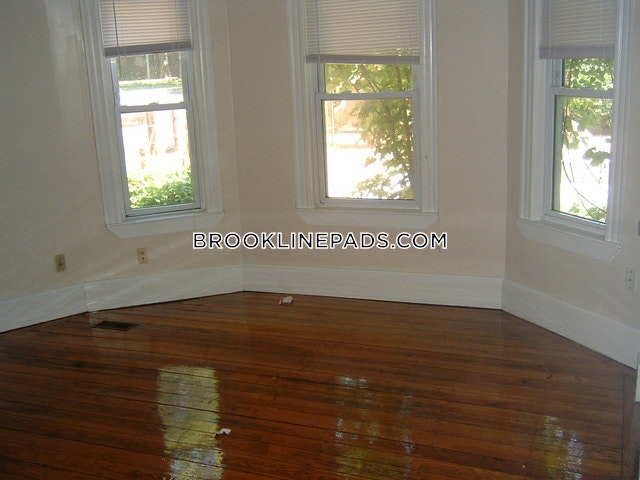 121 Brook St, Brookline Village