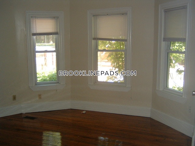 121 Brook St, Brookline Village