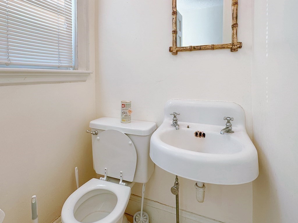 32 Valentine, Arlington