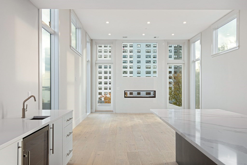 409 7th St, South Boston