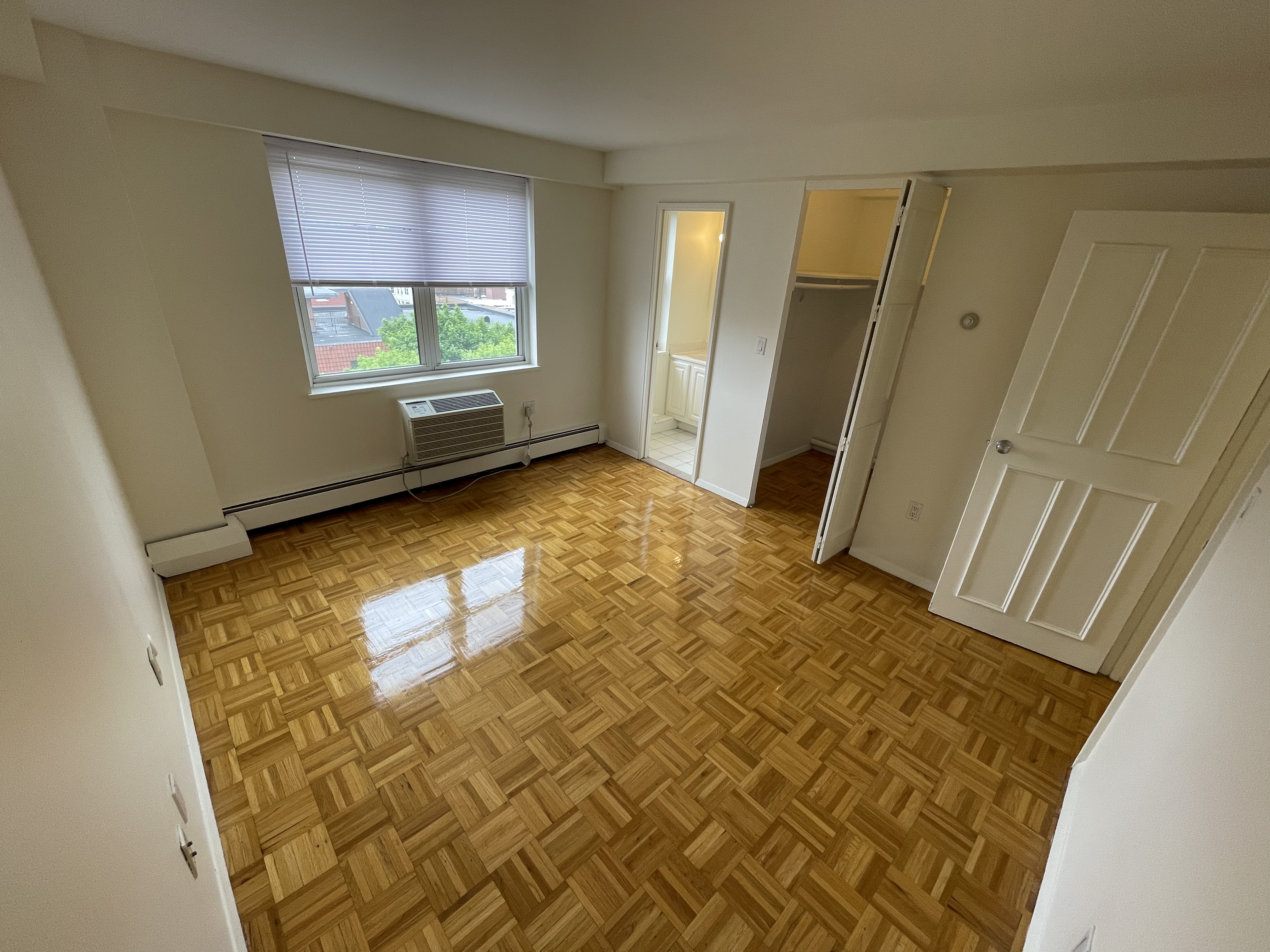 185 Freeman St, Longwood