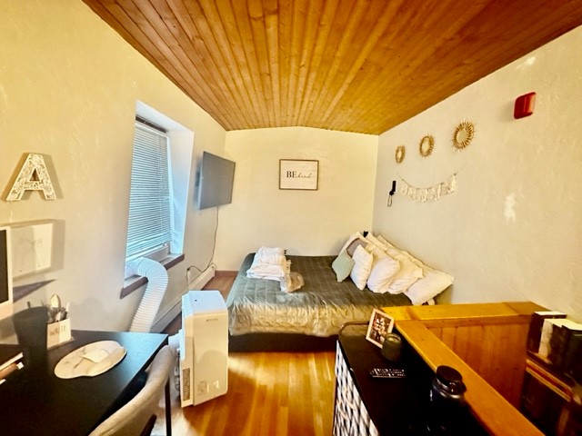 435 Hanover, North End