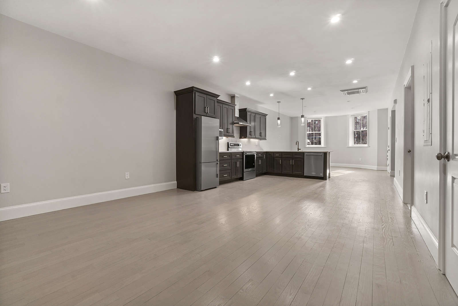 554 Massachusetts Ave, South End