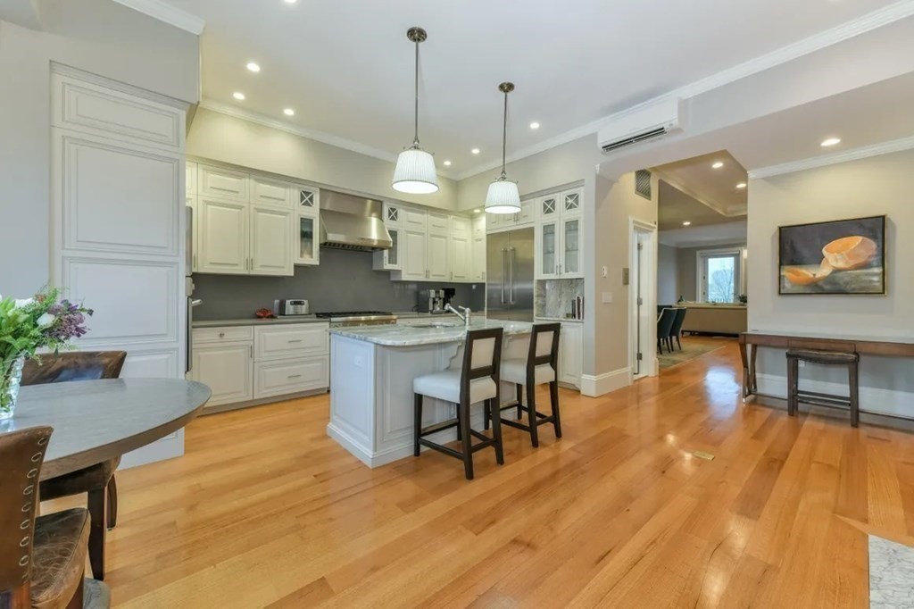 214 Beacon St, Back Bay