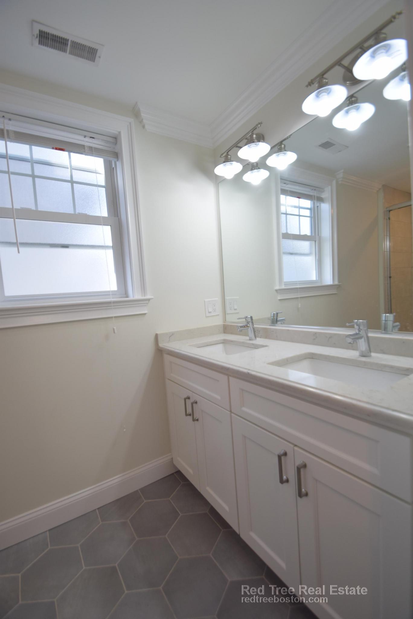 490 Washington St, Brighton