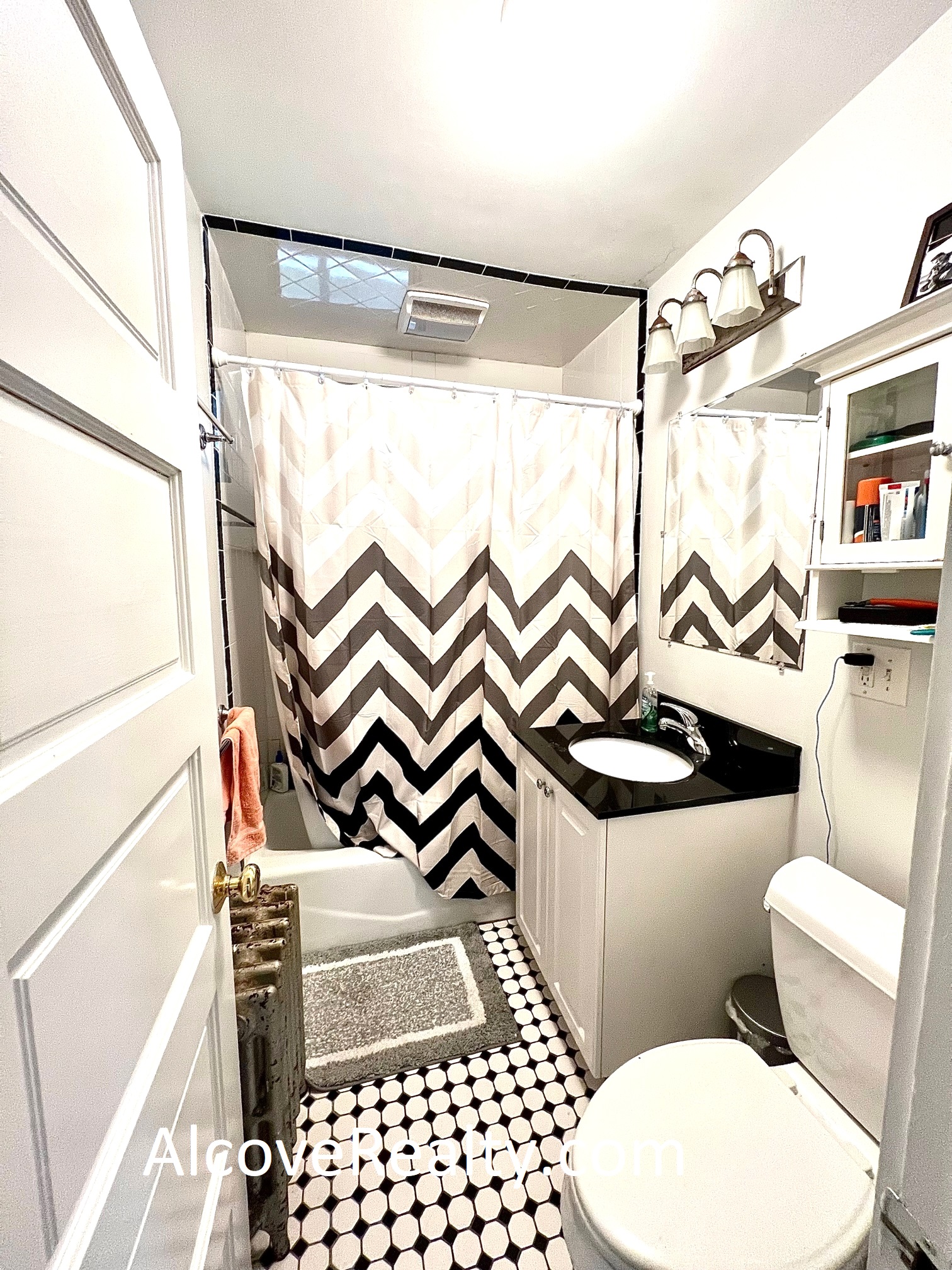 13 Farragut Ave, Teele Square