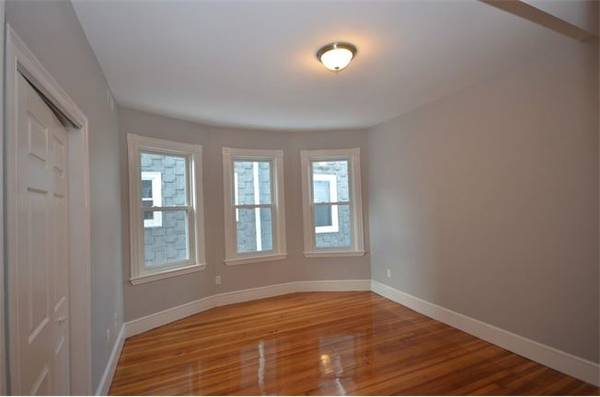 13 Spalding St, Jamaica Plain