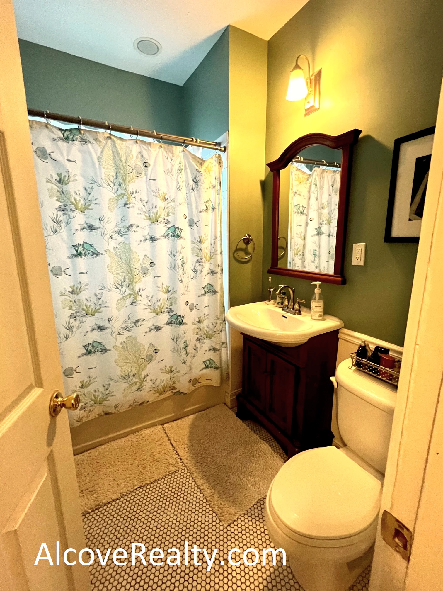 34 Aberdeen Rd, Davis Square