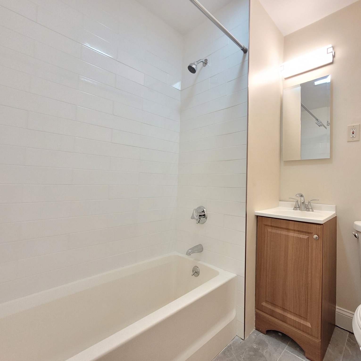 122 Gladstone St, East Boston