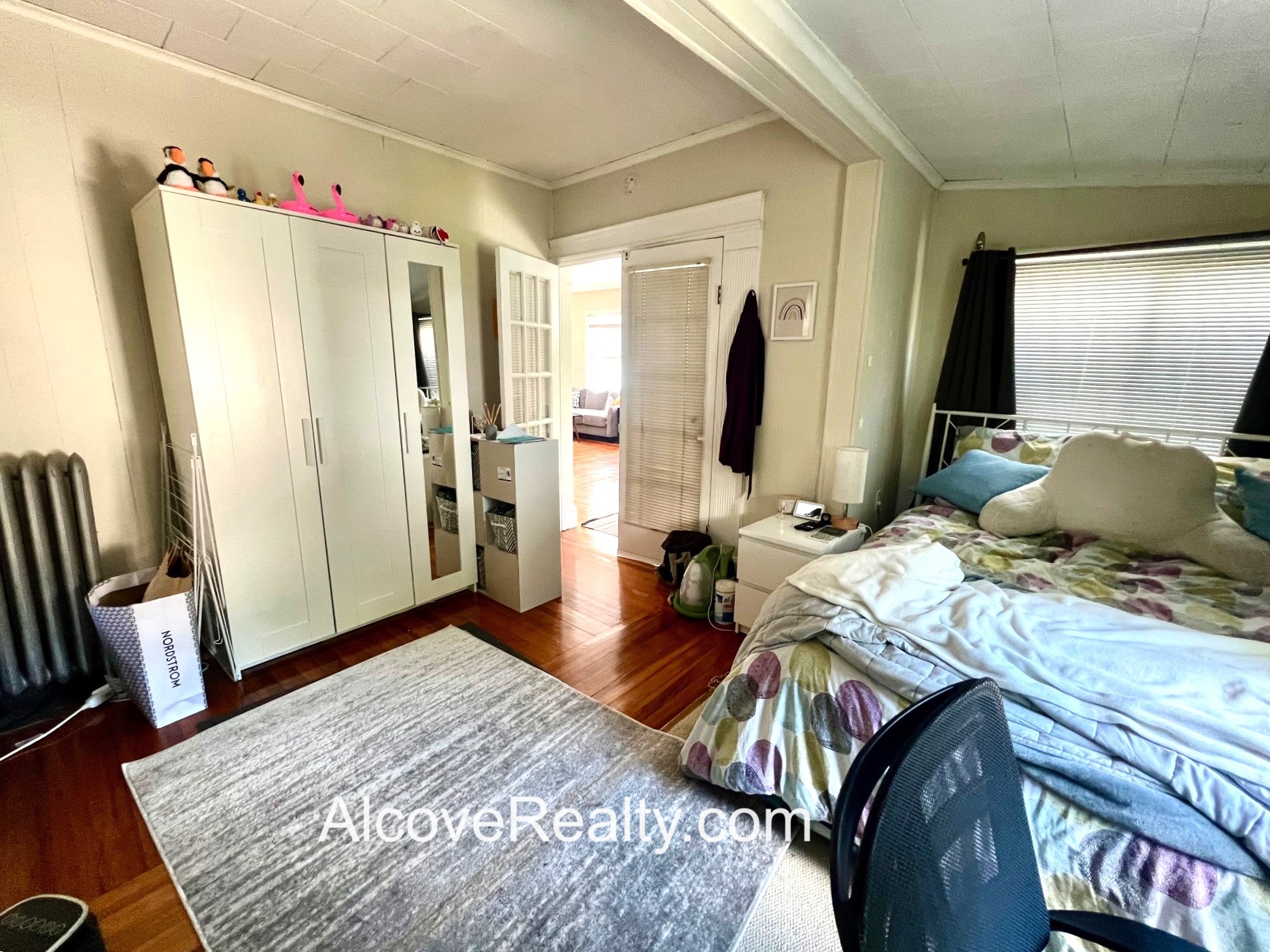 24 Burnham St, Tufts