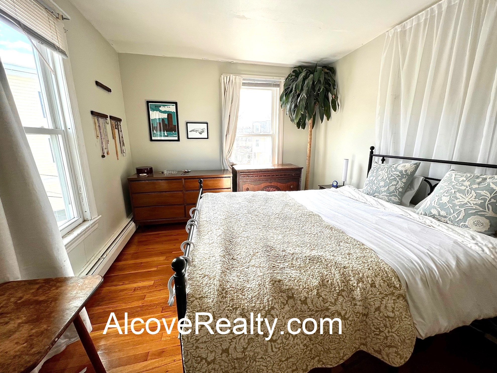 882 Broadway, Davis Square