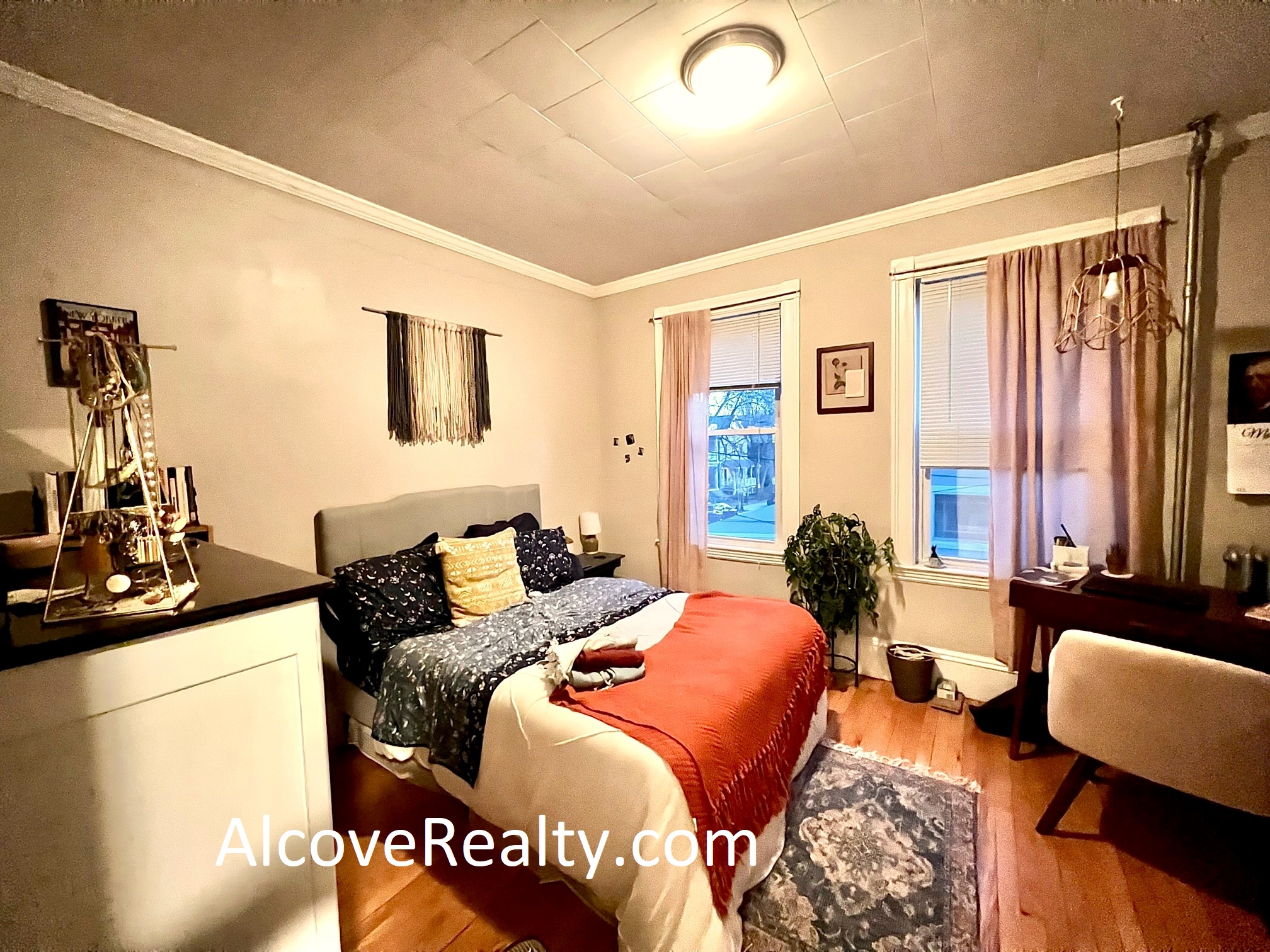 13 Farragut Ave, Teele Square