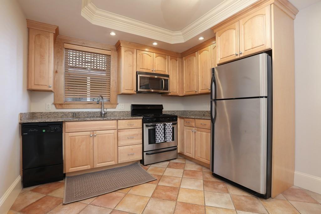 464 6th St, South Boston