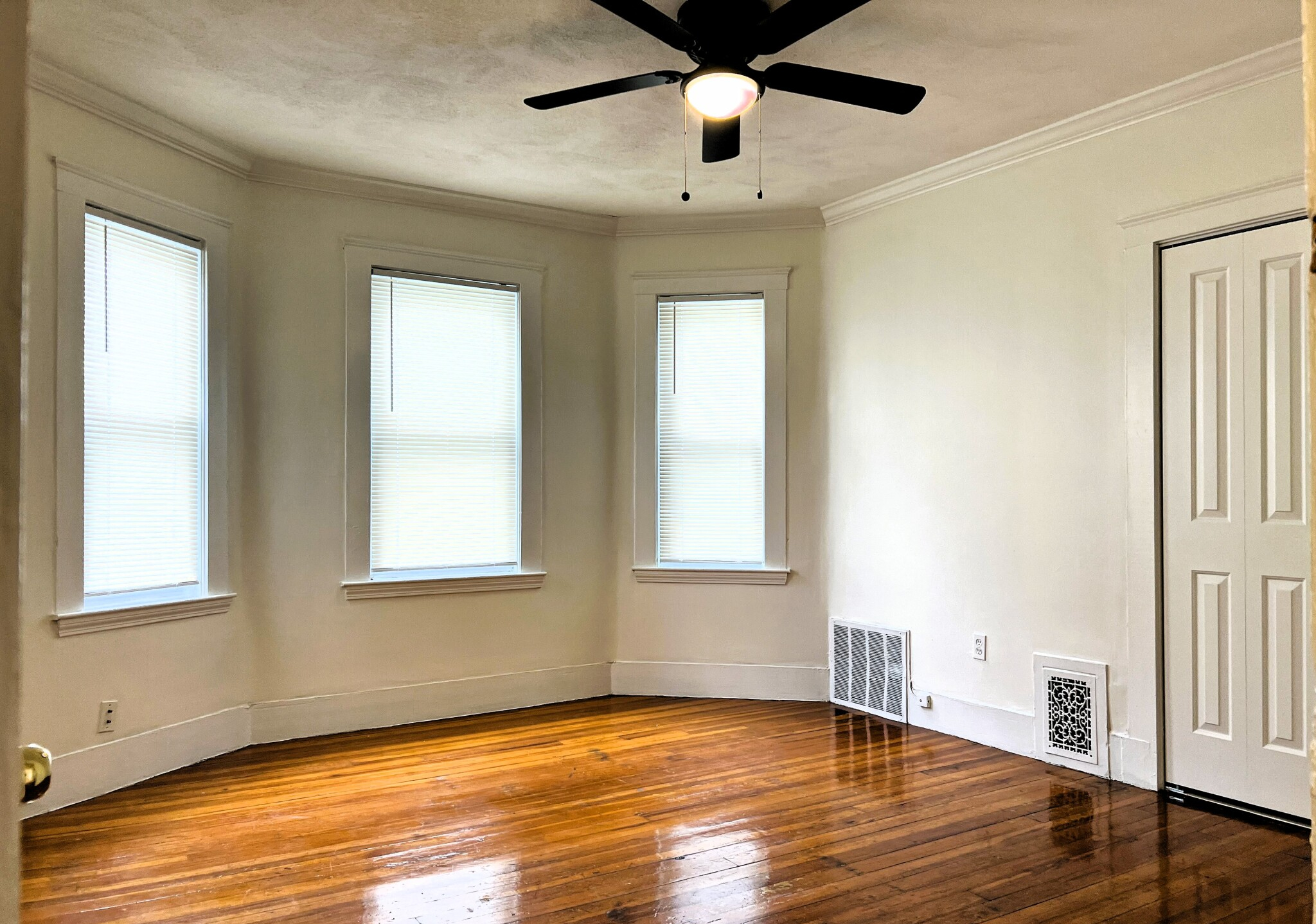 4412 Washington St, Roslindale