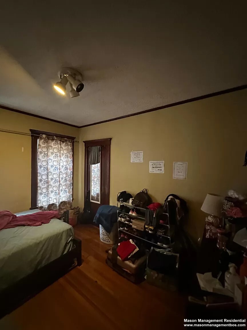 4379 Washington St, Roslindale