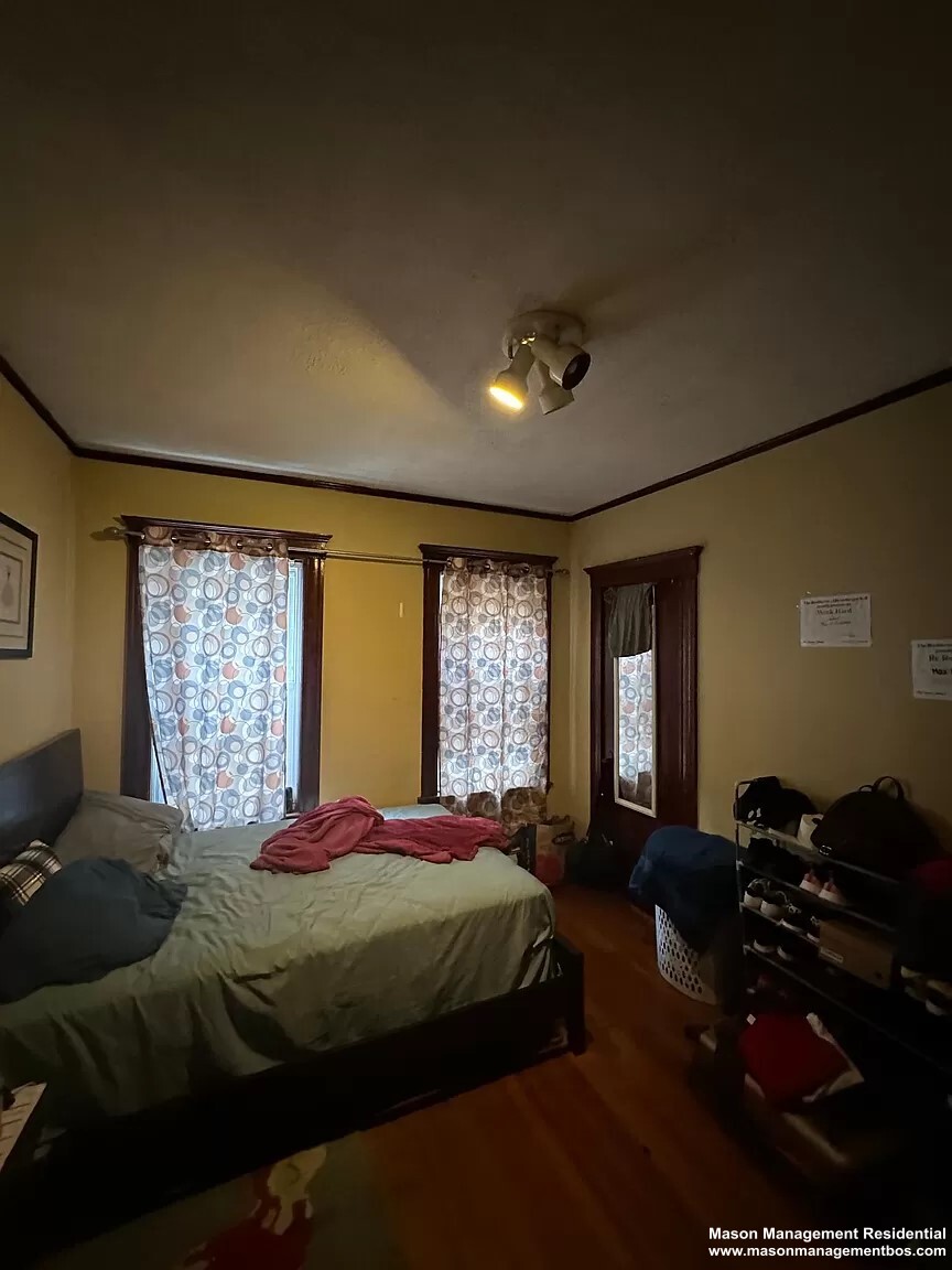 4379 Washington St, Roslindale