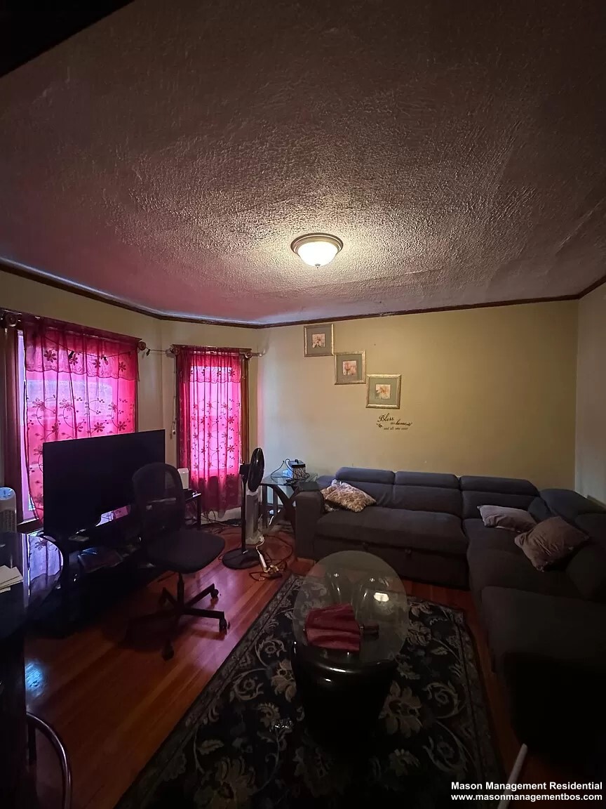 4379 Washington St, Roslindale