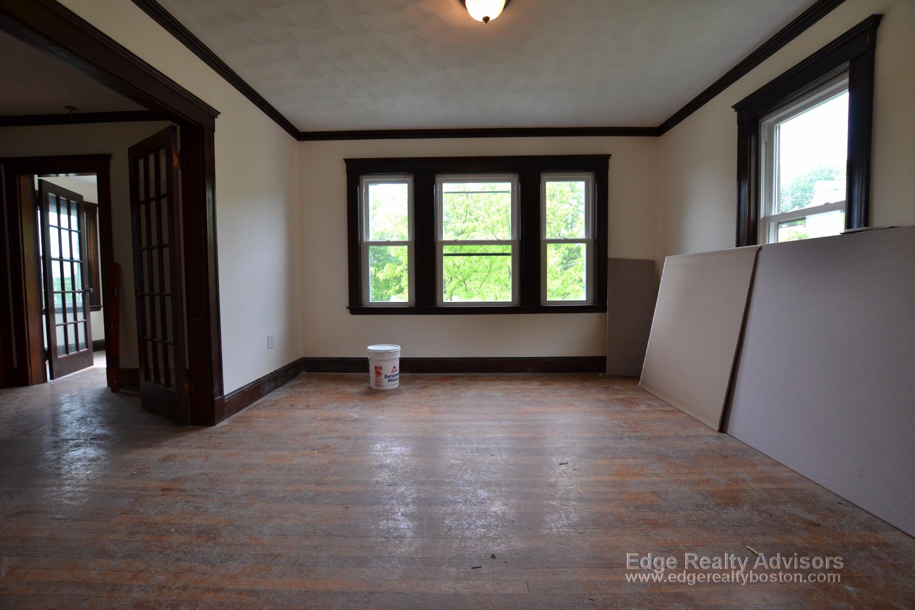 21 N Crescent Cir, Brighton