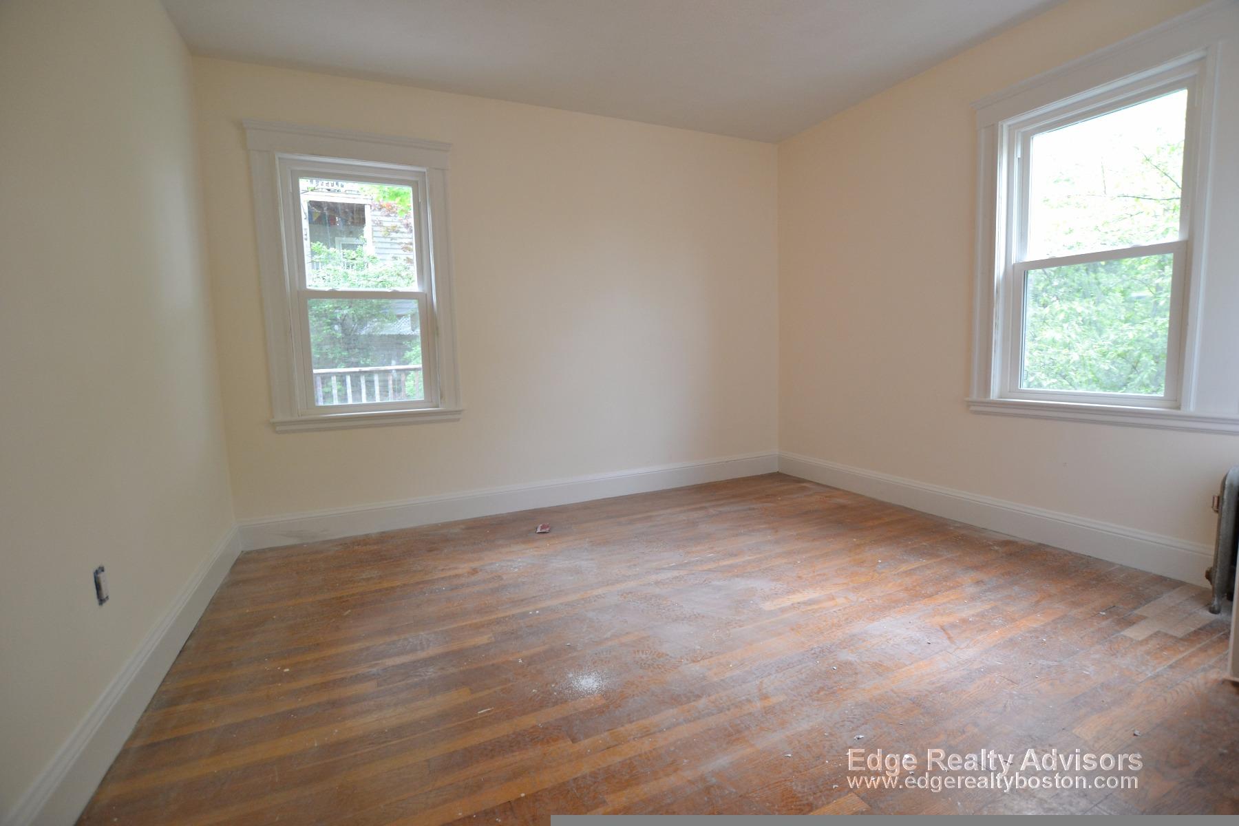 21 N Crescent Cir, Brighton