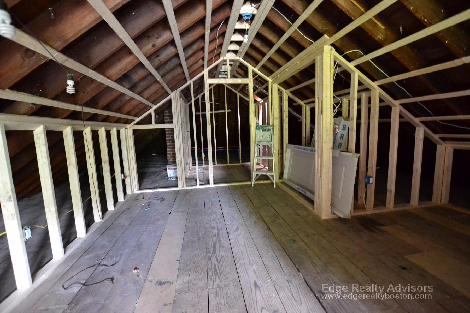 21 N Crescent Cir, Brighton