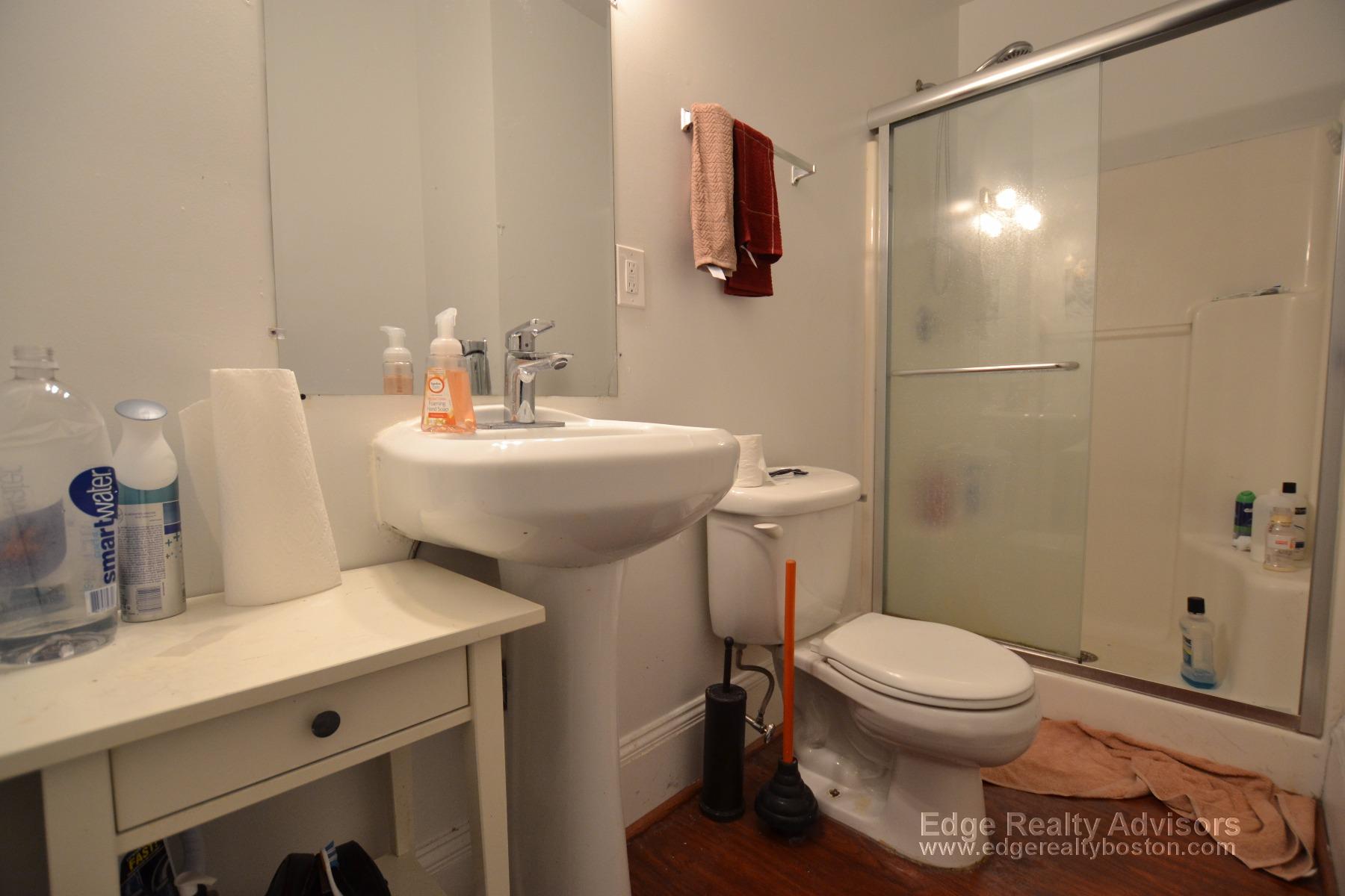 48 Ashford St, Allston