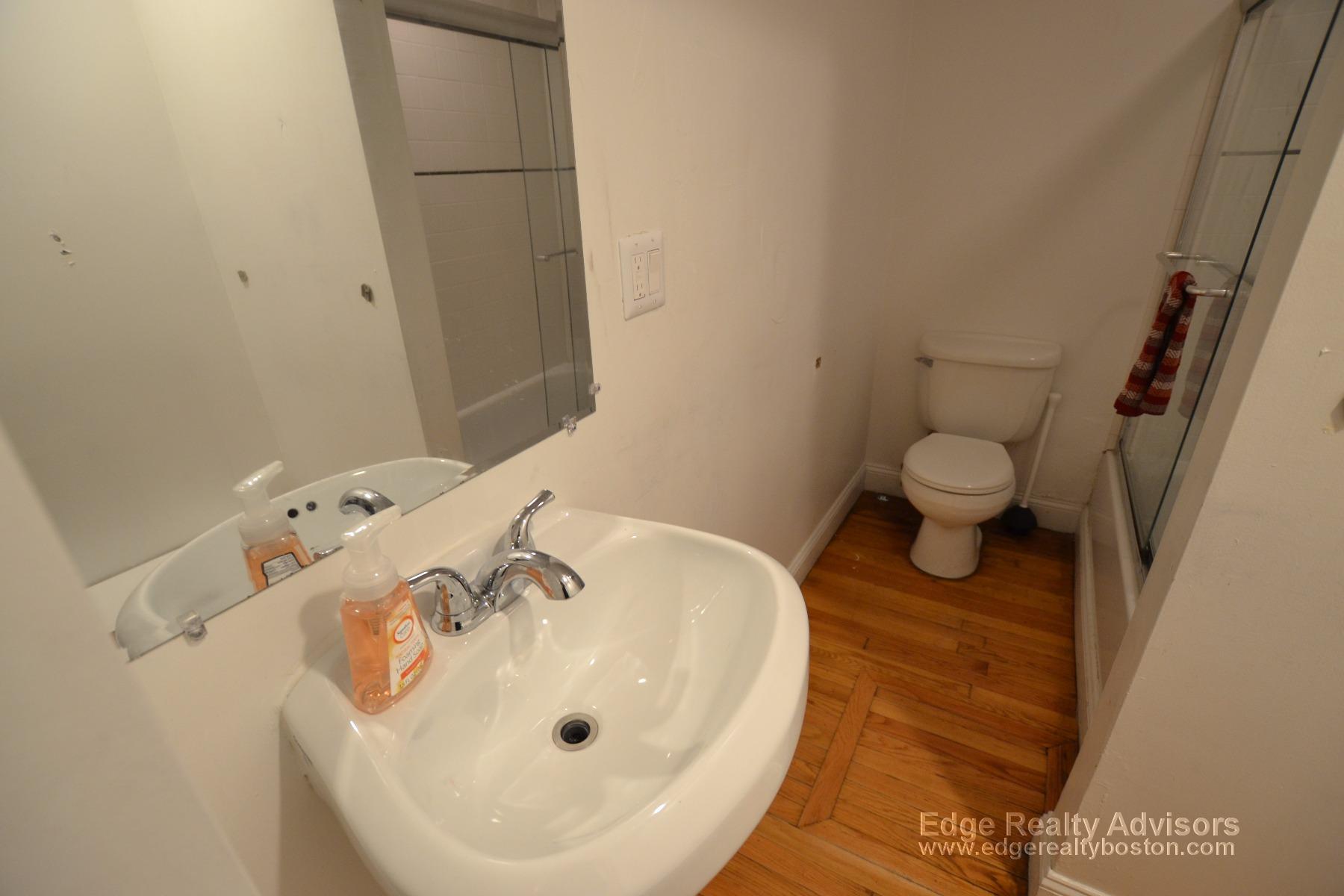 48 Ashford St, Allston