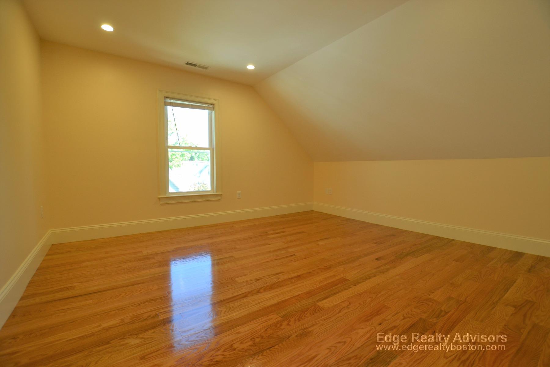 1 Griggs Pl, Allston