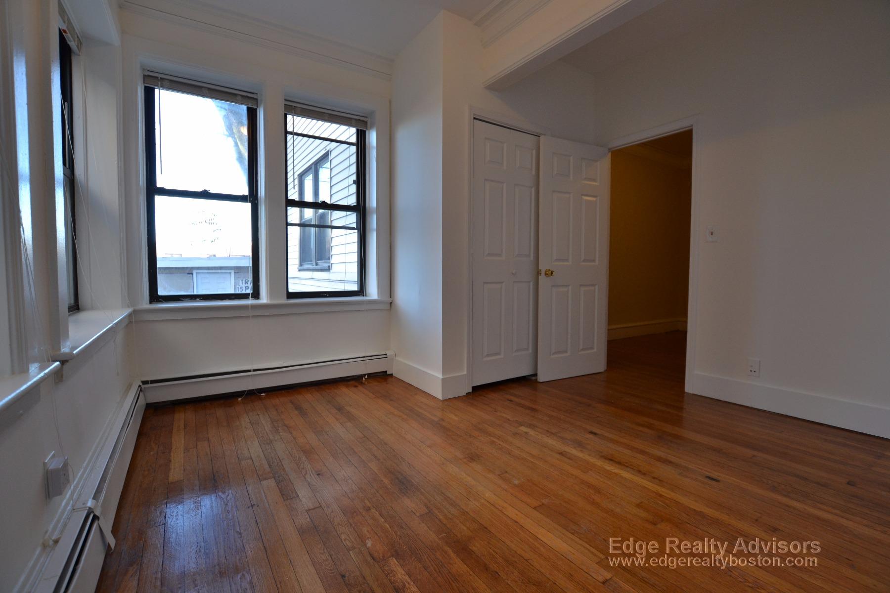 15 Park Vale Ave, Allston