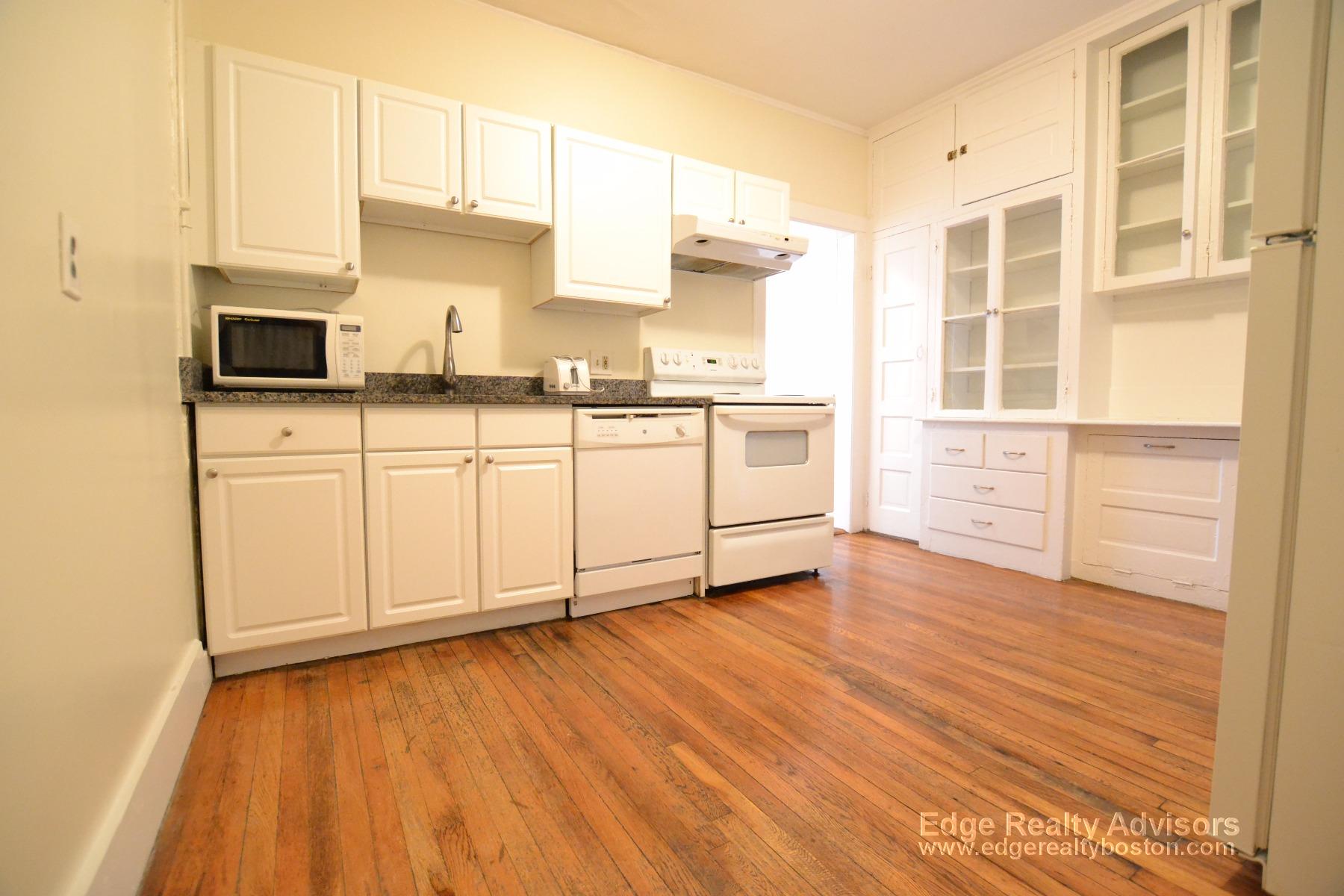 15 Park Vale Ave, Allston