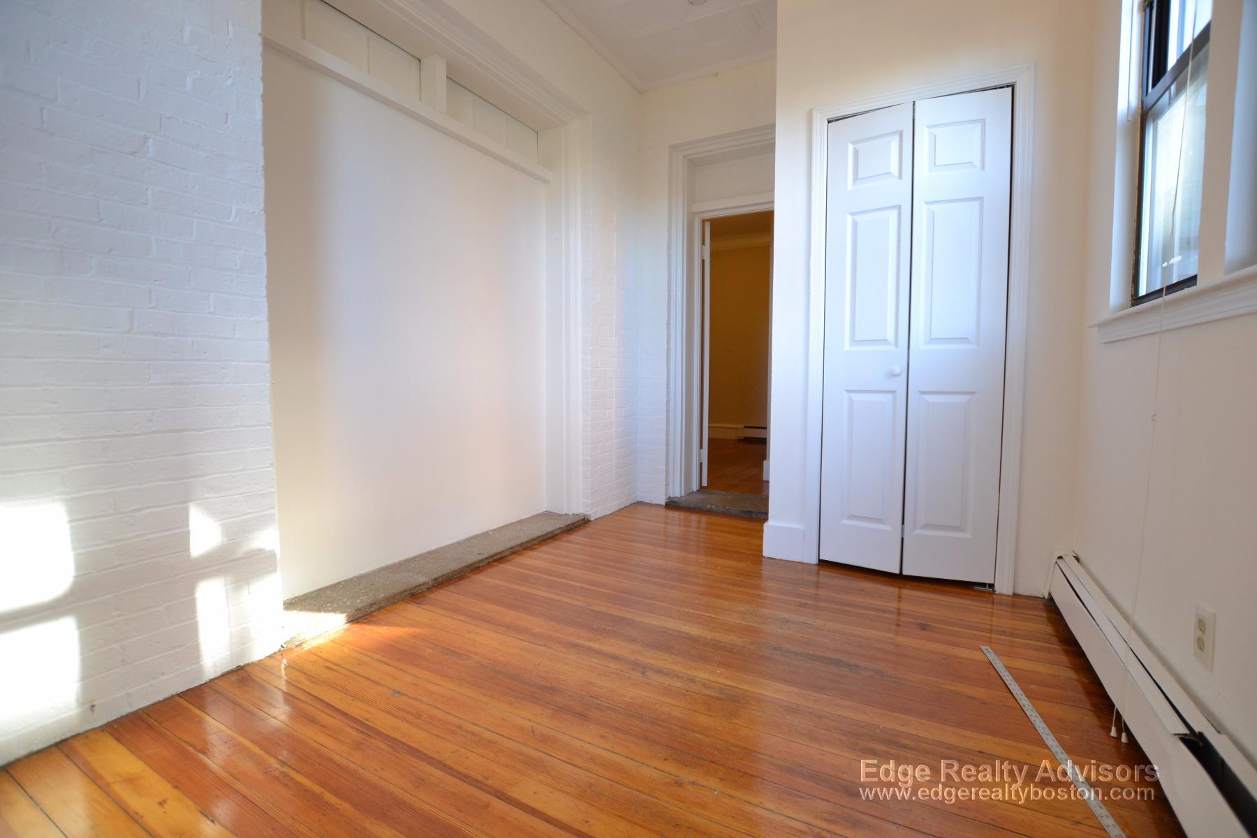 15 Park Vale Ave, Allston