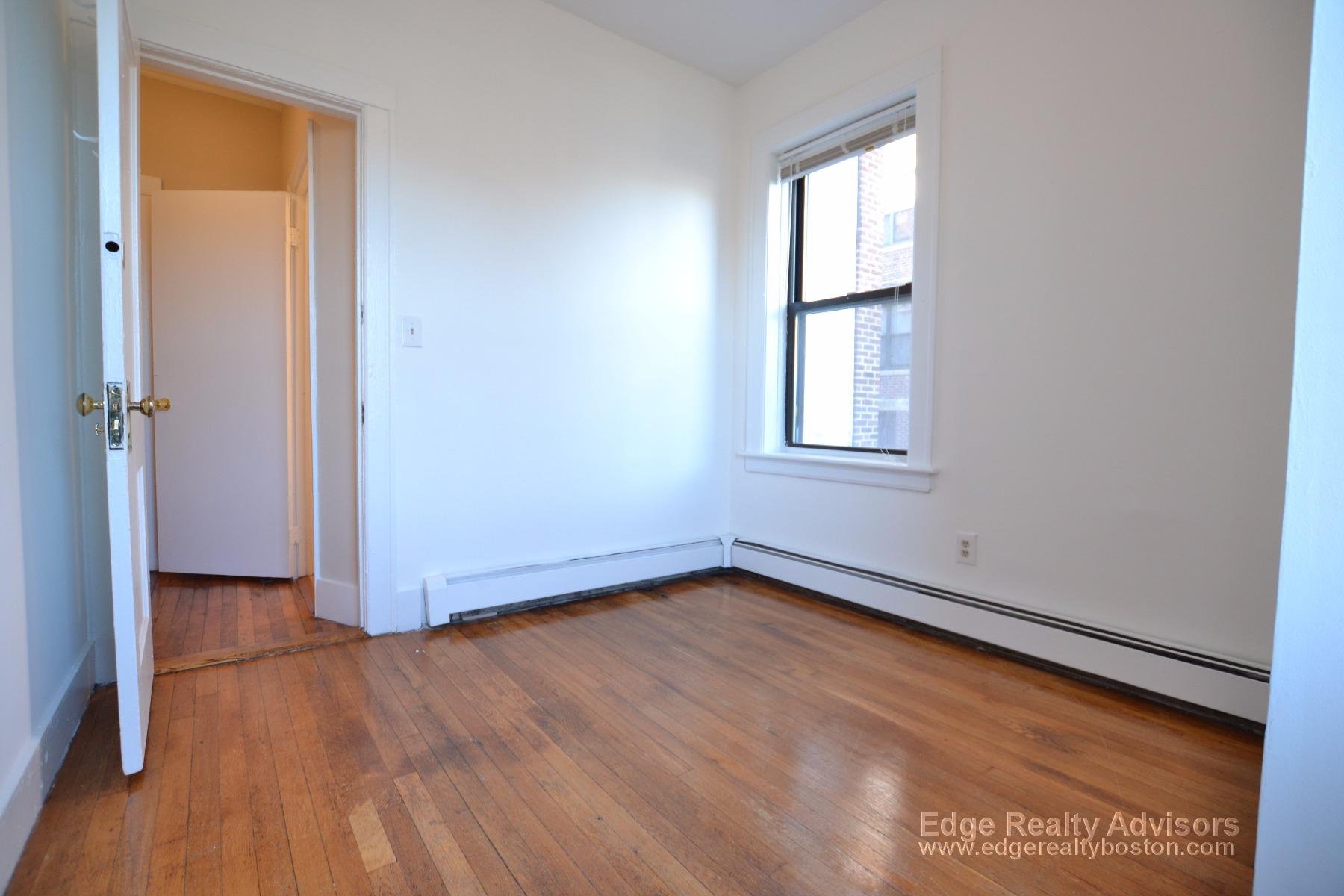 15 Park Vale Ave, Allston