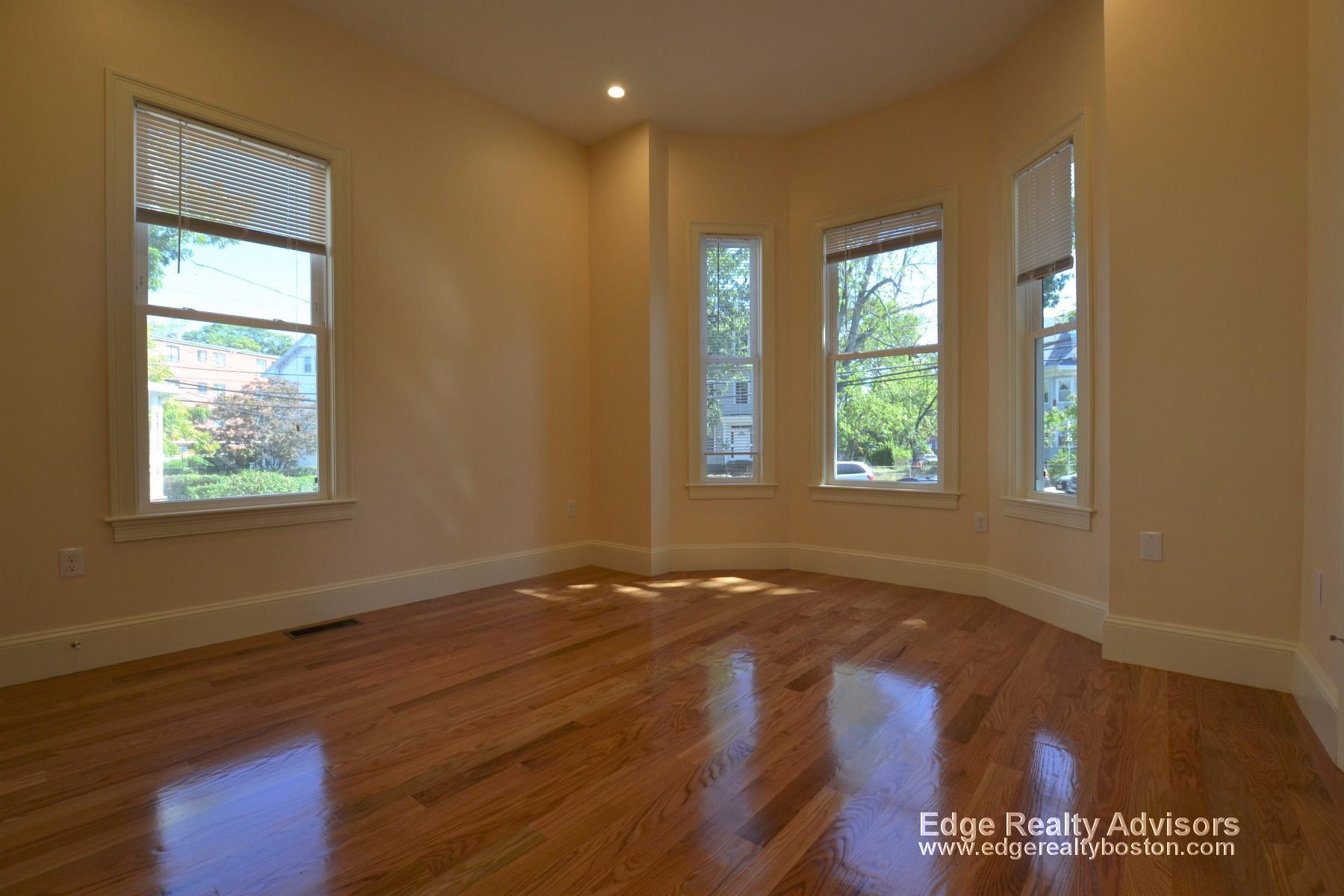 33 Pratt St, Allston