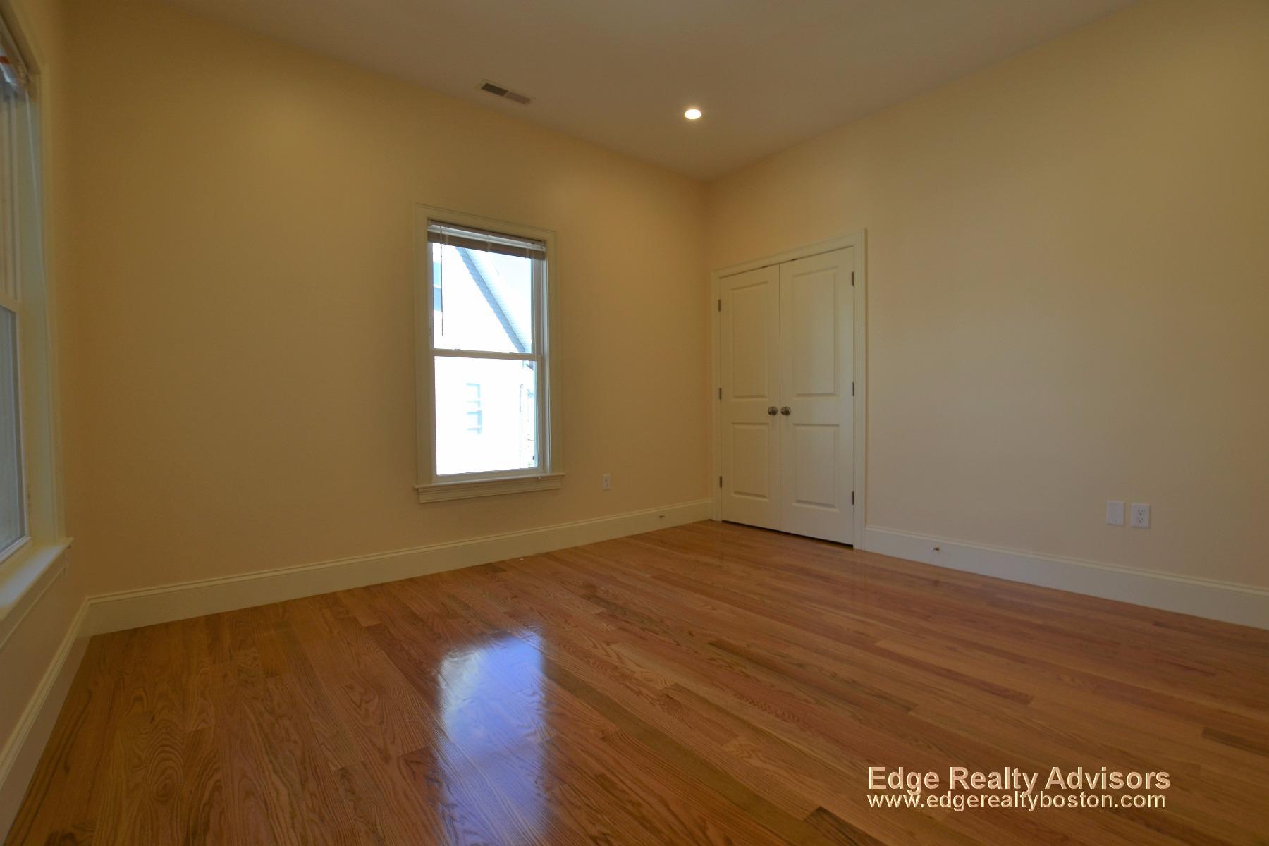 33 Pratt St, Allston