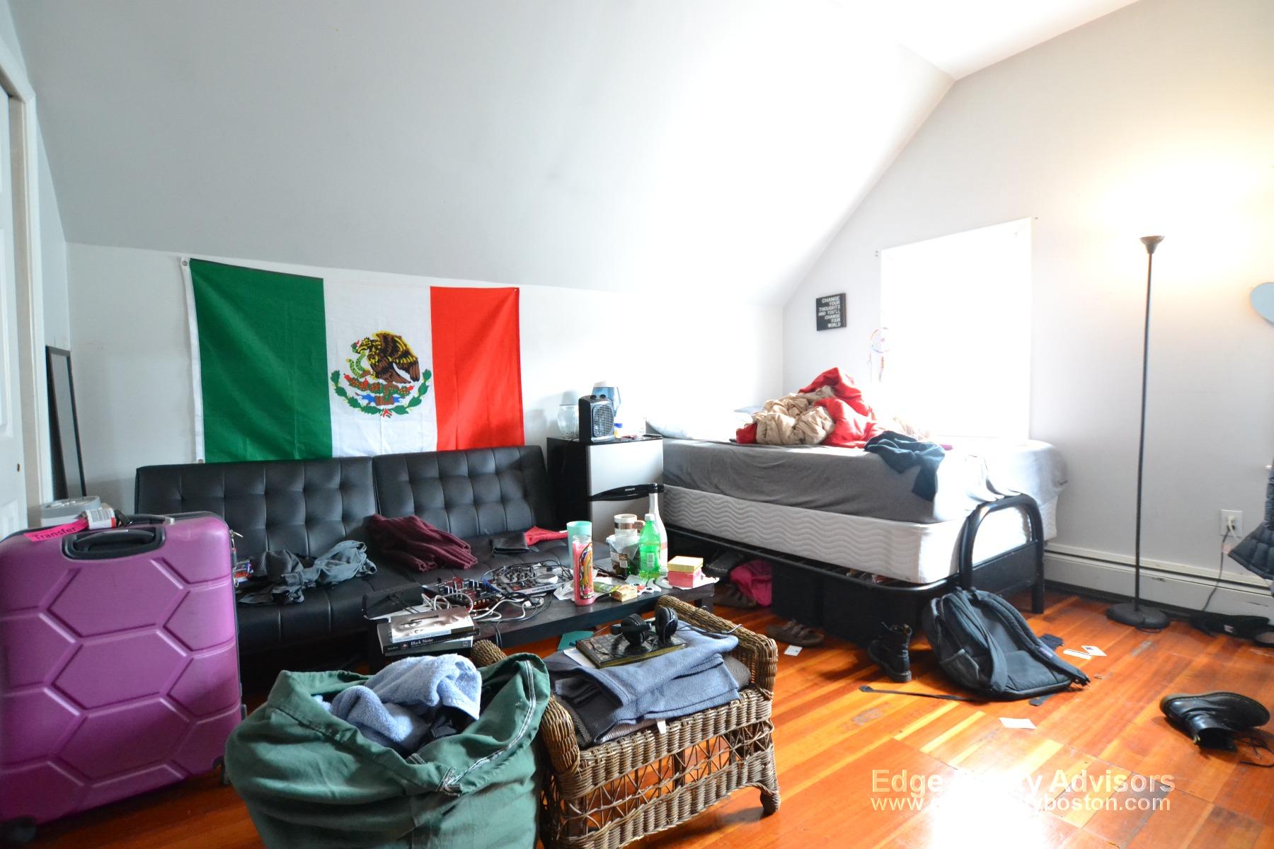 32 Long Ave, Brighton