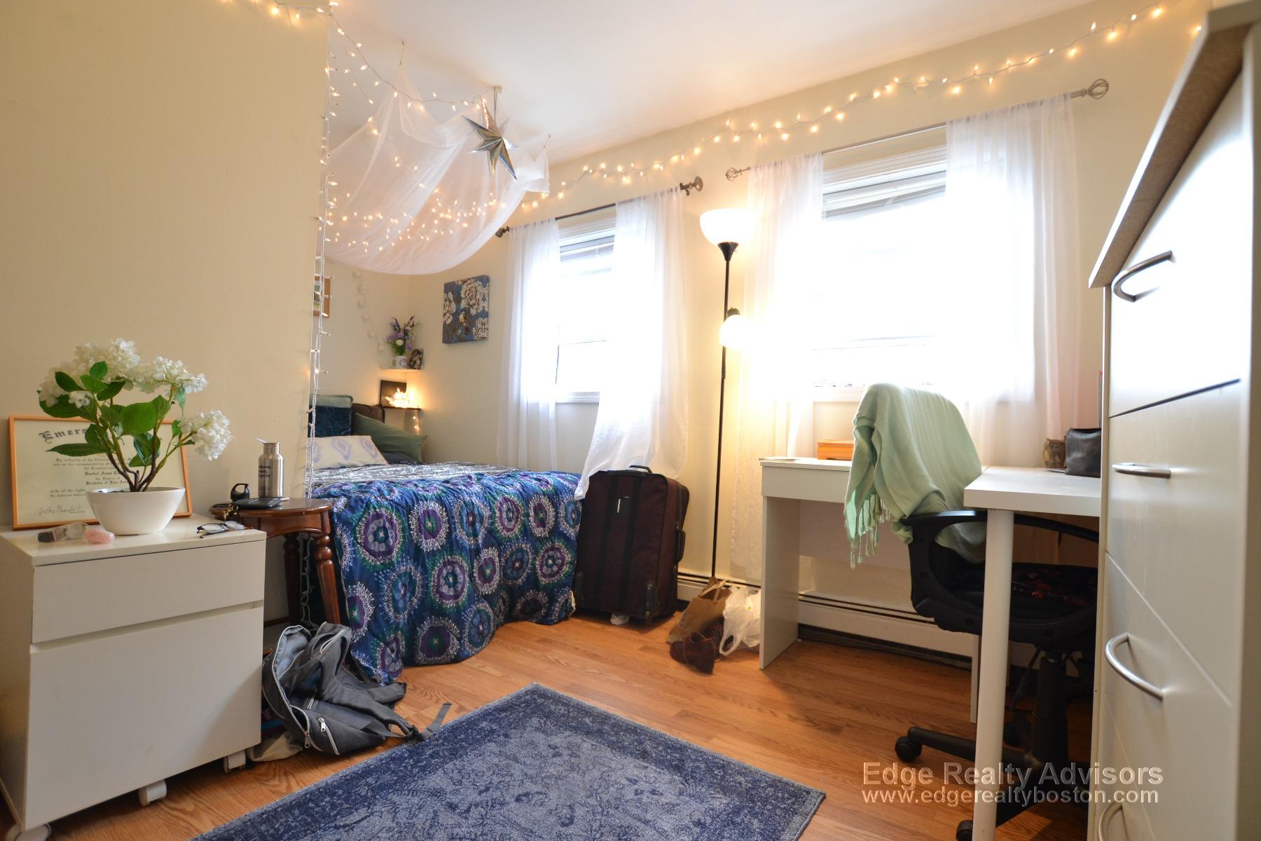 4 Islington St, Allston