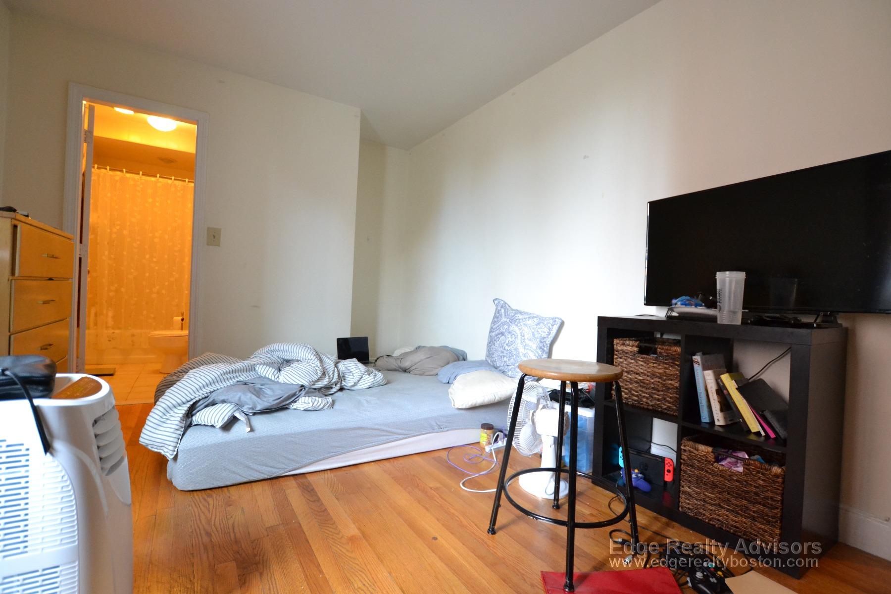 4 Islington St, Allston