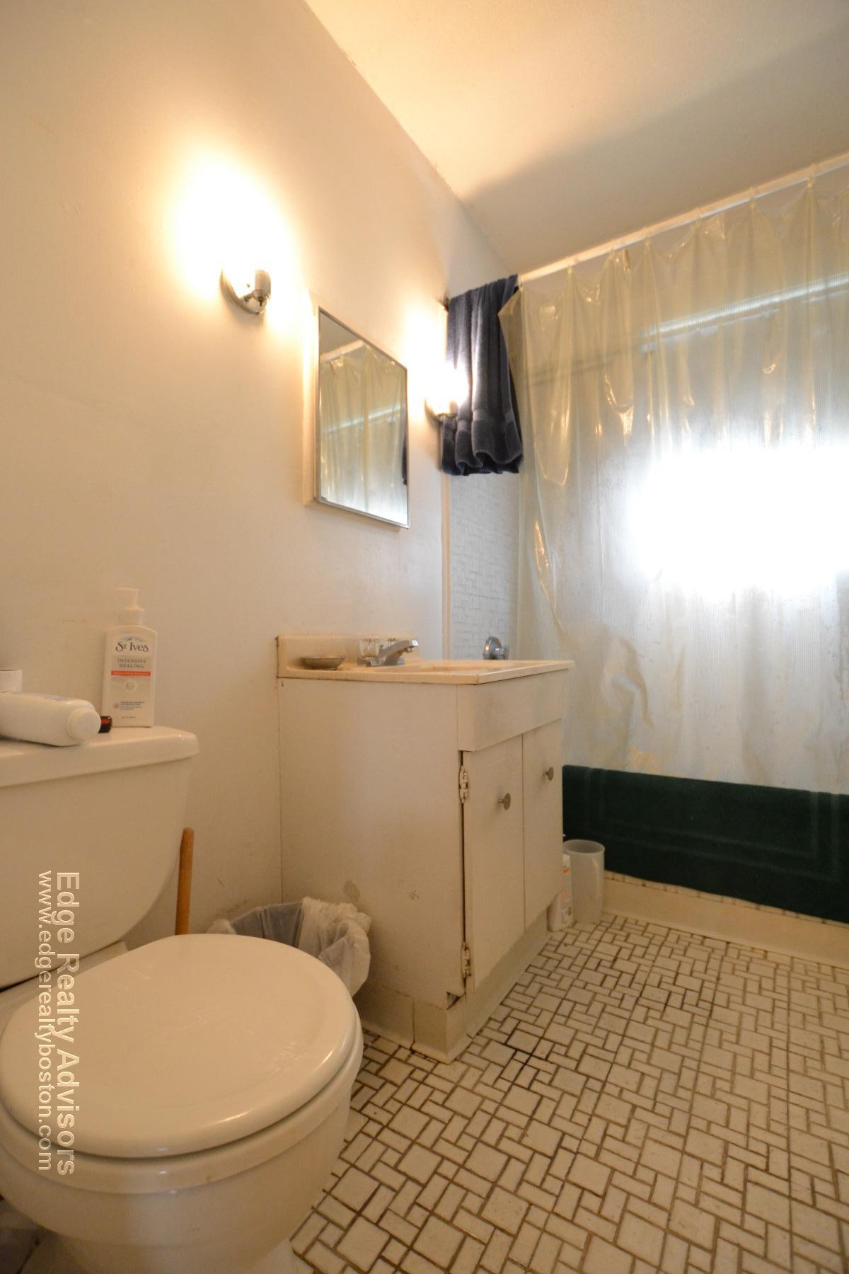 23 North Crescent Cir, Brighton