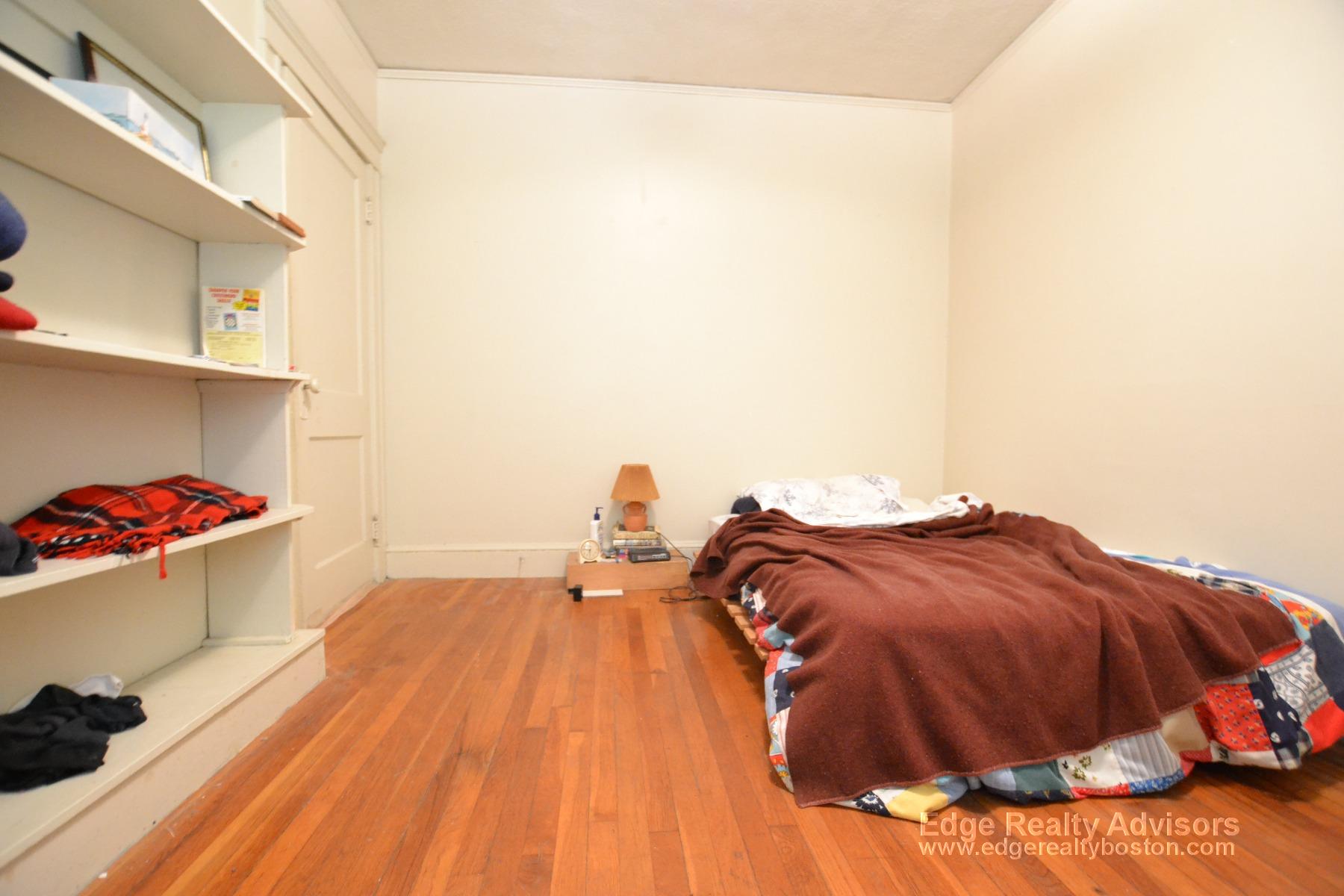 23 North Crescent Cir, Brighton