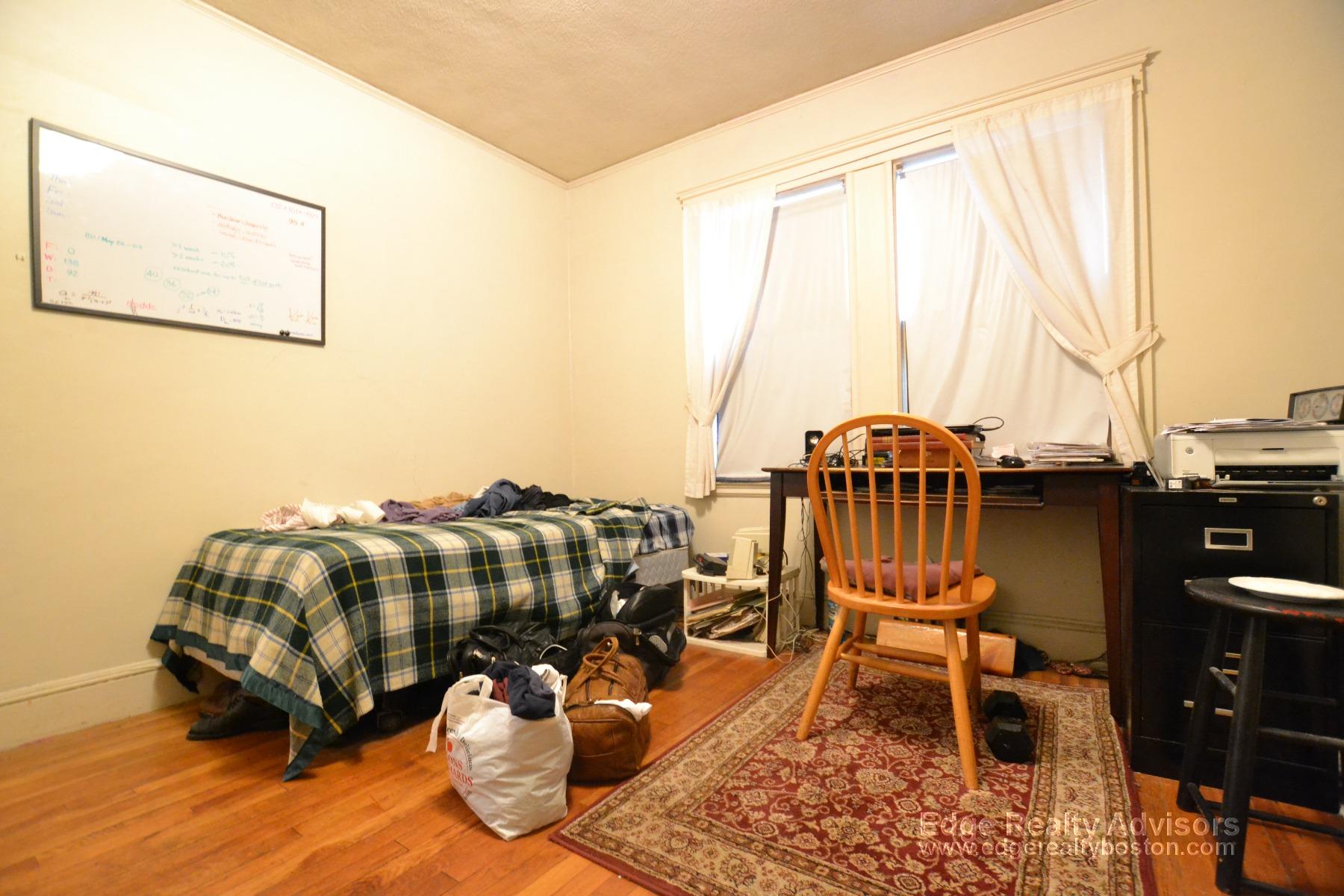 23 North Crescent Cir, Brighton