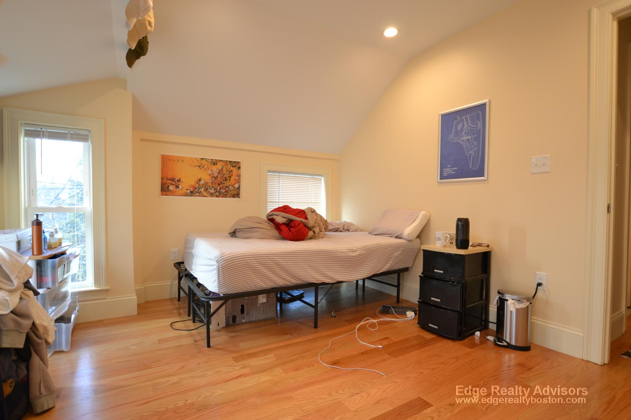 5 Griggs Pl, Allston