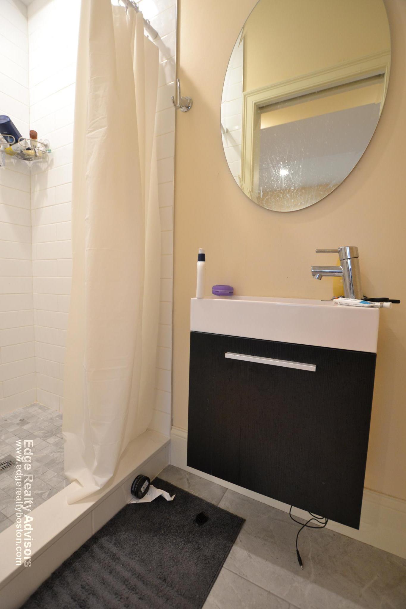 5 Griggs Pl, Allston