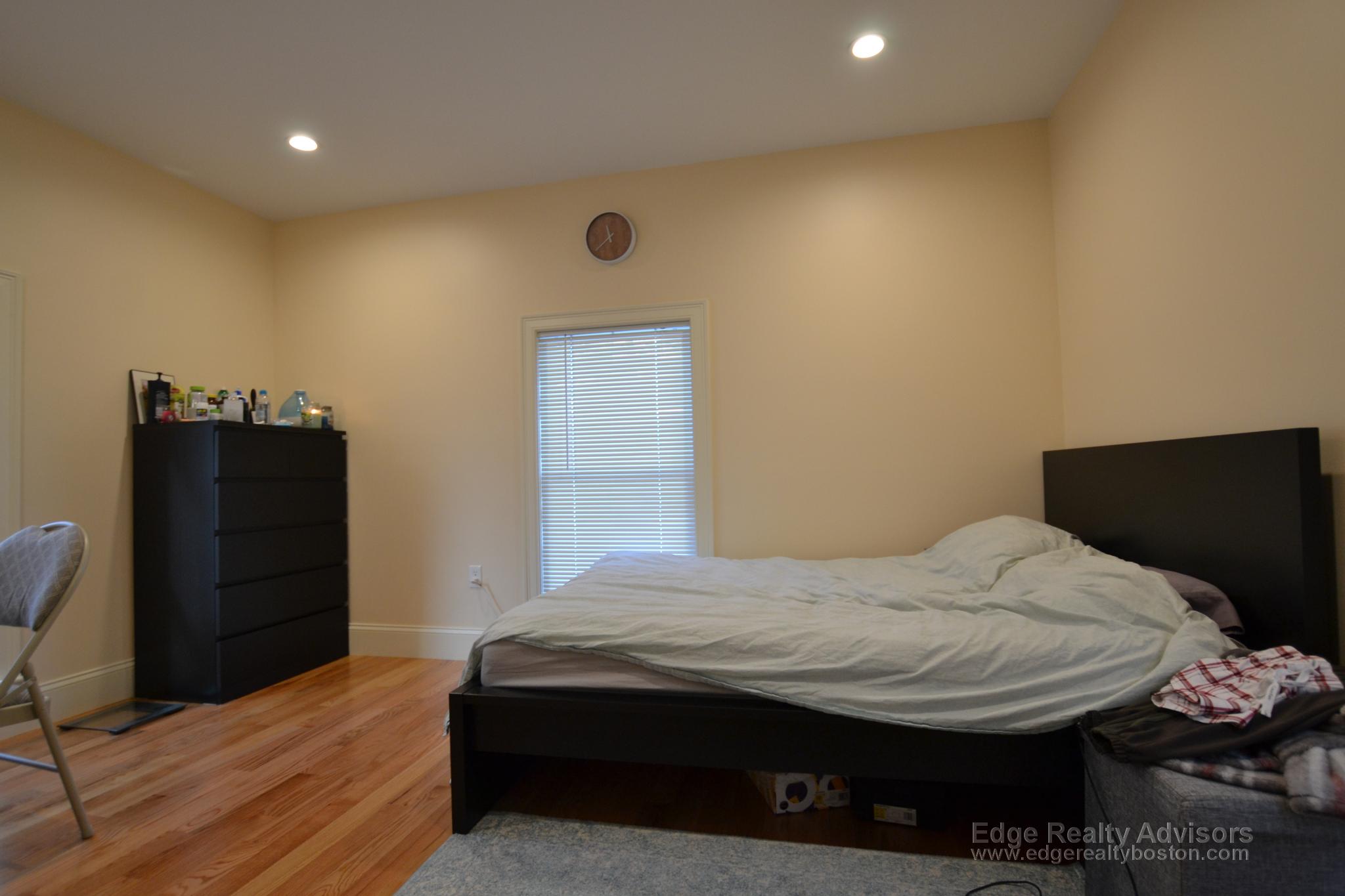 5 Griggs Pl, Allston