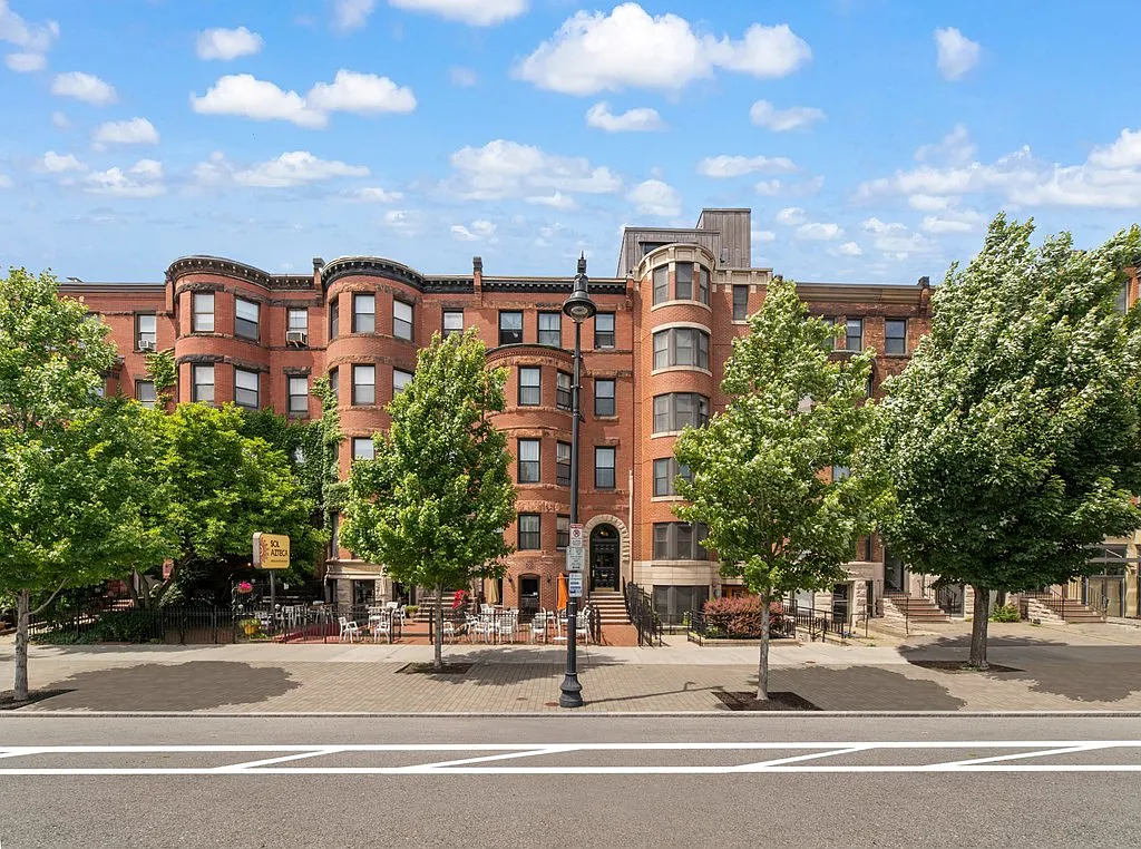 912 Beacon St, Fenway