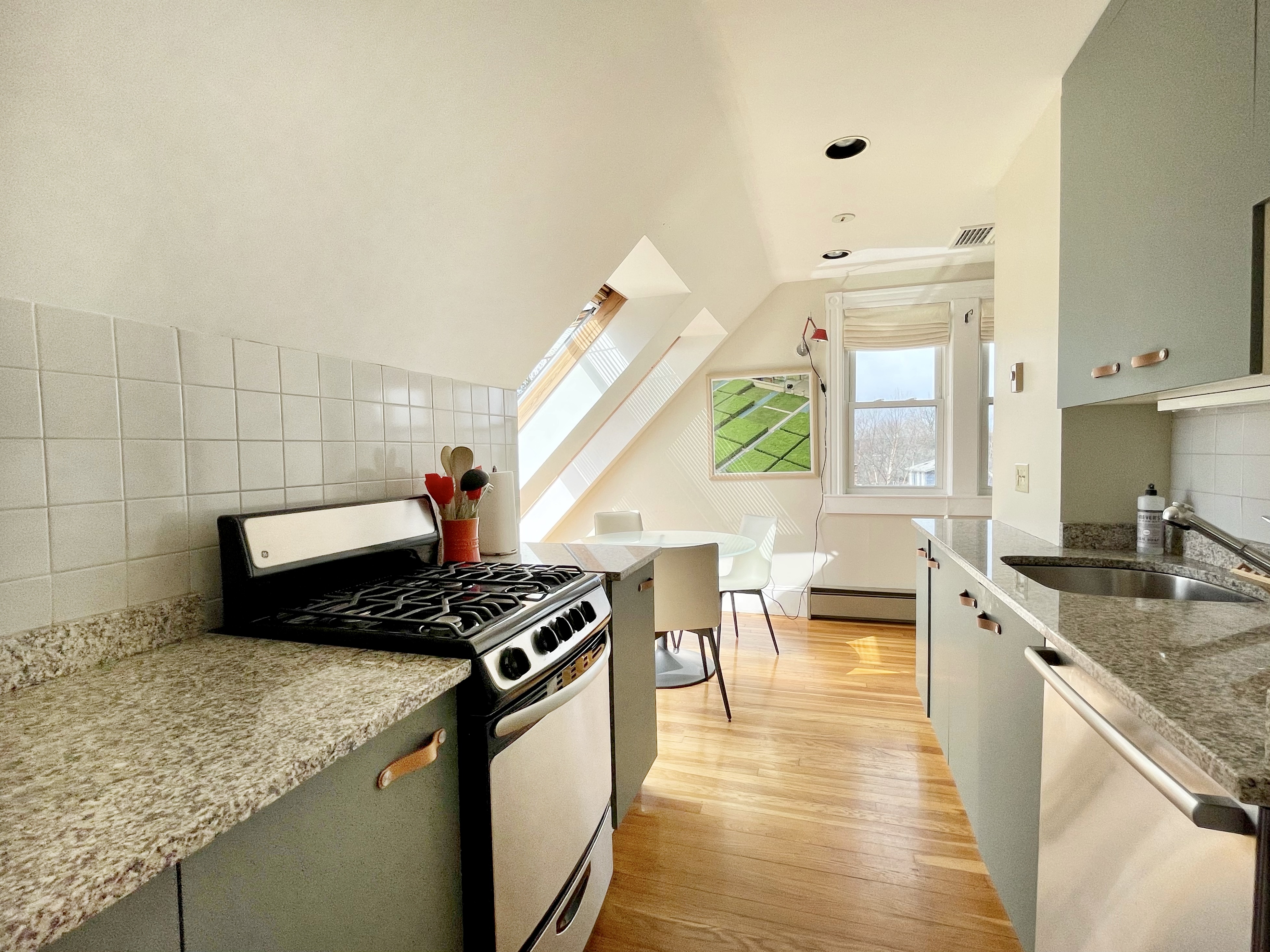 33 Royal Ave, West Cambridge