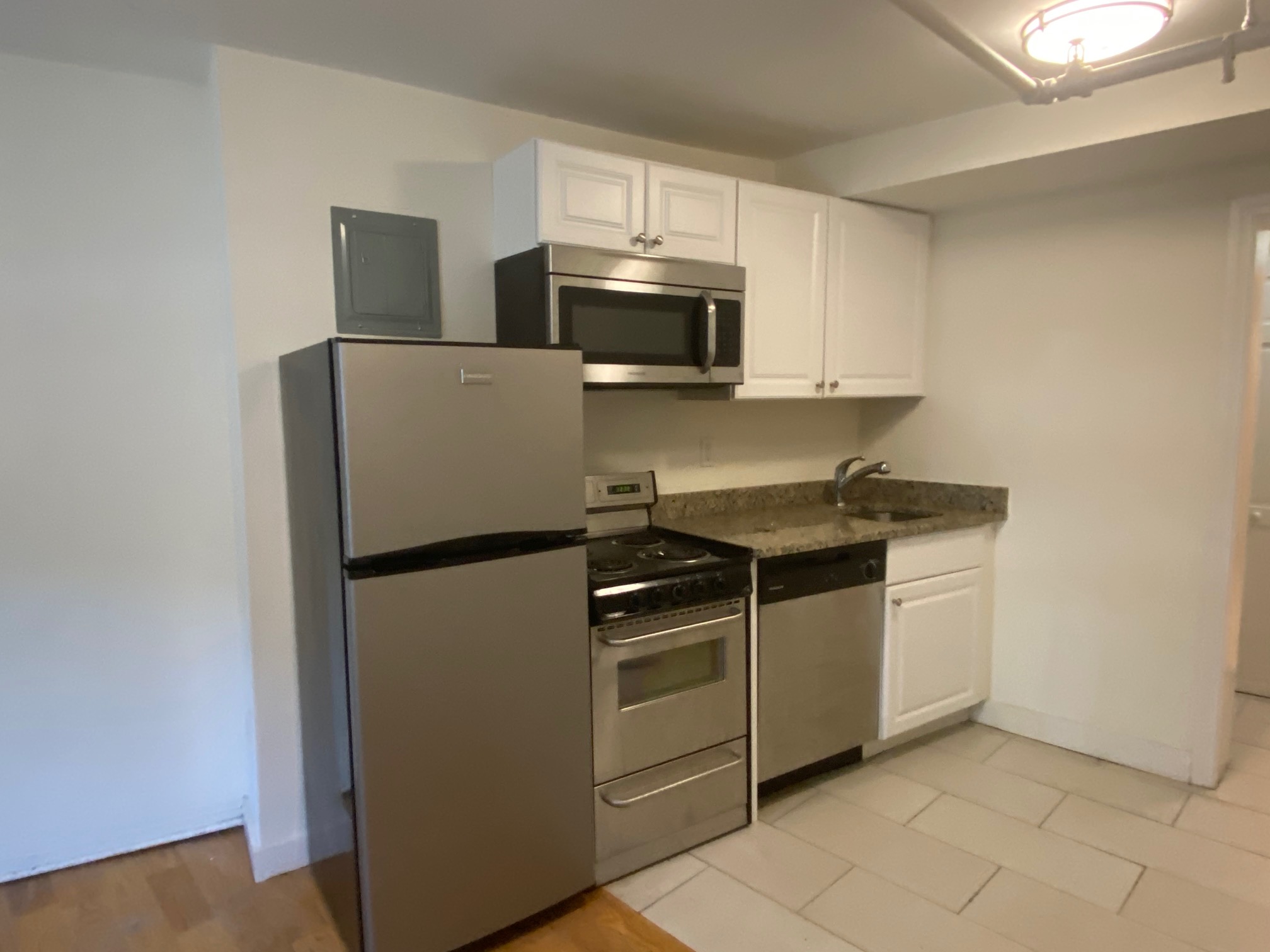 92 Charles St, Beacon Hill