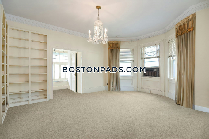 923 Beacon St, Fenway