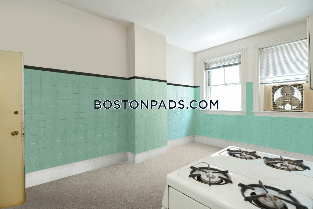 923 Beacon St, Fenway