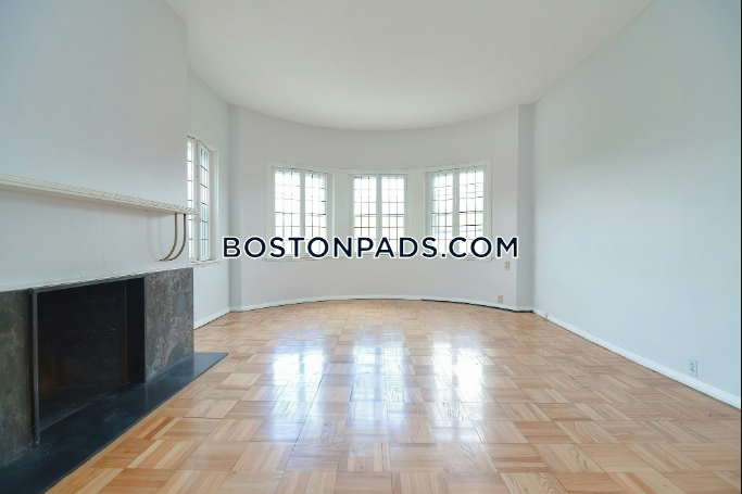 923 Beacon St, Fenway